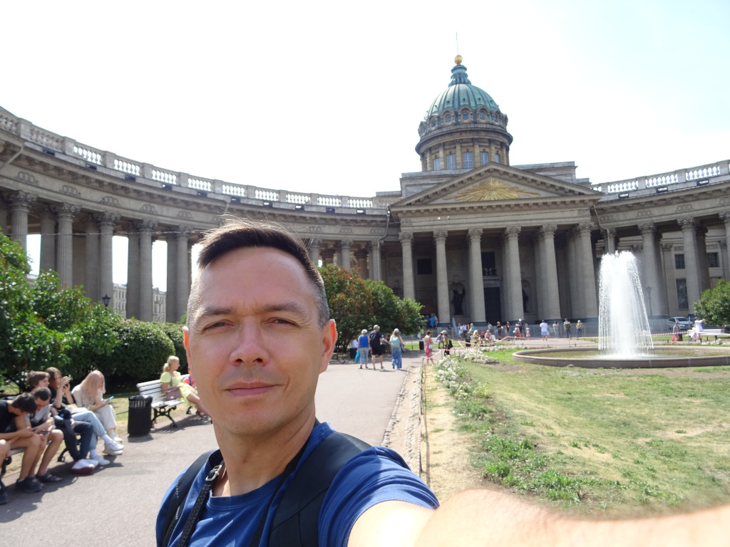 2021.07.13 Saint Petersburg is a selfie city 😊 (for me). With the Kazan Cathedral and the fountain in front of it.