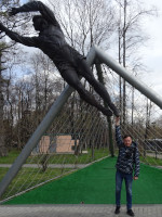 2022.04.30 The creator(s) of this sculpture of the great Soviet goalkeeper Lev Yashin (at the Central Stadium of “Dynamo” in Moscow) clearly overreached with the ratio of the size of the gate and the goalkeeper and the trajectory of the latter's jump. 🤪