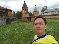 2022.06.05 A selfie against the background of Yuiev [Polsky] Kremlin from the side that is usually not shown to tourists. 🫣
