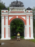 2022.06.05 At the “Tsar's Gate” triumphal arch (1852) – the now closed southern entrance to the estate-museum “Boat of Peter I” in Pereslavl-Zalessky (Yaroslavl region, Russia).