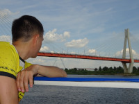 2022.06.10 Sailing on a pleasure boat to the Murom Bridge, I am looking at it, very close one.