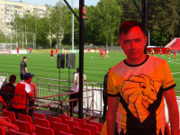 2022.06.10 Here I am red not from shame, but because I am on the tribune of the Murom stadium named after Losev under its red polycarbonate roof.