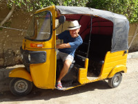 2022.08.20 I am pretending to be a driver of a roofed tricycle, which in Egypt is probably called something other than “tuk-tuk” (ตุ๊ก ๆ) like in Southeast Asia.