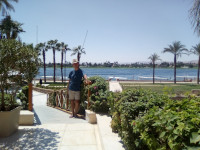 2022.08.21 Steigenberger Resort Achti 5* on the bank of the blue Nile in Luxor (Egypt): the path leads to a pool (on the left) and to a pier (on the right).