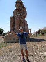 2022.08.21 I am marking that pharaoh Amenhotep III (Amānəḥūtpū) is a cool dude. 😁 This is 1 of the 2 Colossi of Memnon dedicated to him for some reason, the southern one.