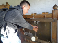 2022.09.11 I am trying my hands at the profession of bell ringer of the Savior Transfiguration Male Monastery (Murom, Vladimir region, Russia): a hammer-almost-sledgehammer hits a large metal plate, a kind of huge metallophone!
