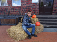 2022.10.09 Хотя 9 октября до Хэллоуина было ещё долго, видимо, летне-осенний урожай тыкв в Калининграде (Königsberg) был настолько обильным, что позволил украсить ими многие места в «Рыбной деревне».