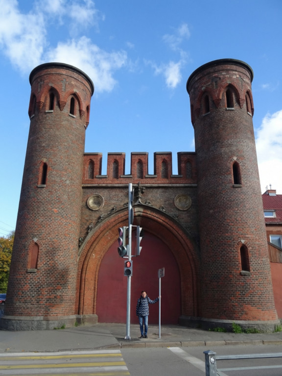 2022.10.11 У Закхаймских ворот (Sackheimer Tor) Калининграда (Königsberg) – одних из 8-ми сохранившихся городских ворот (5/8). 2022.10.11 У Закхаймских ворот (Sackheimer Tor) Калининграда (Königsberg) – одних из 8-ми сохранившихся городских ворот (5/8).