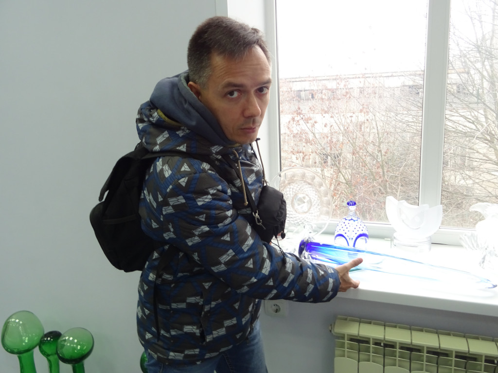 2022.11.03 I am trying to steal a crystal treasure sword from the museum of the Gusevsky Crystal Factory… 🤫 2022.11.03 I am trying to steal a crystal treasure sword from the museum of the Gusevsky Crystal Factory… 🤫