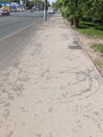 Песок на тротуаре Большой Нижегородской улицы