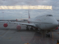 Самолёт Boeing 747-400 с бортовым номером EI-XLJ авиакомпании «Россия», вид в анфас под углом.
