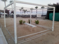 Массажный салон “Nelia Beach” для непритязательных, ну или для страстотерпцев и йогов всяких. 😁