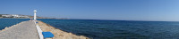 Панорам, особенно с красивым морем, много не бывает, поэтому вот вам ещё одна, на этот раз с правым маяком на выходе из гавани айя-напского порта (Λιμανάκι Αγίας Νάπας).