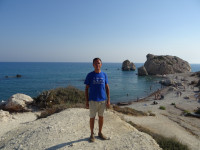 Я, знающий HTML (How To Meet Ladies 😇), на пляже Афродиты (παραλία Αφροδίτη) в поисках её наследниц. 🫣