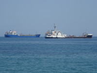 Шипперинг пары. Она – Кармелия (“Carmelia”, IMO 9452256), он – Айленд Челленджер (“Island Challenger”, IMO 8711863), парочка танкеров нефтепродуктов, в момент фотографирования находившаяся на рейде у Лимасола (Λεμεσός).