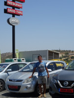 Угадайте, какой ресторан (restaurant) нельзя просто так проехать насквозь (drive-thru), а обязательно с заездом что-нибудь съесть? 😋