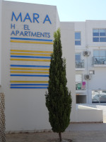 “Mara” – так себе апартаменты. Даже в надпись на латинице вида “Mara” – h…el apartments” русский мозг подставляет русские буквы. 🤫