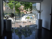 Прощальный вид из нашей гостиницы “Rio Gardens Hotel Apts” на жаркую улицу.