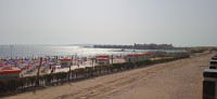 Почти панорама с улицы Эль-Бахр (El-Bahr) на море (اَلْبَحرْ الأحمر‎) и пляж какой-то гостиницы, но не нашей (наш мы тогда ещё не нашли).