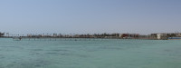 Ооочень длииинный пииирс. Потому что Красное море (اَلْبَحرْ الأحمر‎) в этом месте Хургады (الغردقة‎) слишком мелкое, даже в прилив.