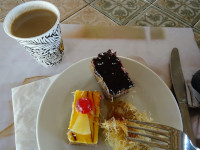 Обеденный десерт 😋 из дюже сладких «восточных» (арабских) сладостей, так что его было лучше с кофе без сахара.