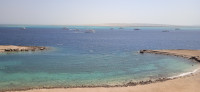 Правая часть панорамы живописного Красного моря (اَلْبَحرْ الأحمر‎) у бухты Фелфела (Felfela Bay), снятая на смартфон.