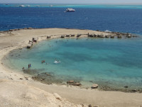 Голубая лагуна (Felfela Bay). Отсылка к фильму «Голубая лагуна» (“The Blue Lagoon”, 1980), а да-факто одна из самых красивых лагун Красного моря (اَلْبَحرْ الأحمر‎) 😍 в Хургаде (الغردقة‎).