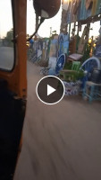 Идем на тук-туке с пляжа нашей гостиницы (Zahabia Beach), точнее, нас везут (видеозапись)…