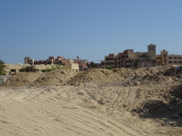 Сколько помню, Египет (tꜣwy / ḥwt-kȝ-ptḥ / مصر), в частности, Хургада (الغردقة‎) – это вечная стройка (что всё равно лучше, чем голая пустыня), что в мой 1-й визит в 2006 году, что 16 лет спустя…