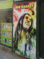 Bob не Marley, но Market 😁 может создать иллюзию, что в Египте (tꜣwy / ḥwt-kȝ-ptḥ / مصر) легализована марихуана (marijuana), но на самом деле это лишь приманка магазина табака или даже сувениров, а этот и все другие наркотики жёстко запрещены в этой стране.