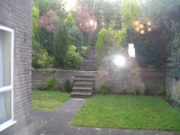Городок Коулсдон (Coulsdon). У каждого домика есть свой небольшой садик, в данном случае – в несколько ярусов.