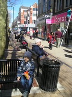 Город Кройдон (Croydon). Местный пешеходный «Арбат», но туристов, к счастью, не так уж и много, ибо это не Лондон, а южнее, куда туристы специально не едут, только если случайно.
