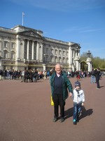 Лондон (London), Букингемский дворец (Buckingham Palace). В ожидании смены караула.