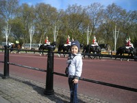 Лондон (London), Букингемский дворец (Buckingham Palace). Лейб-гвардейский конный полк на марше перед дворцом.