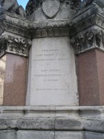 Лондон (London), монумент в честь учеников Королевского колледжа св. Петра (Westminster School), погибших в Крымской войне 1853-56 годов против России. В связи с нынешним противостоянием из-за Крыма монумент снова актуален. 😊