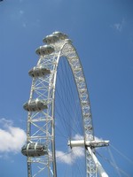 Лондон (London), колесо обозрения «Лондонский глаз» (London Eye). Взгляд с низу особенно впечатляет – как-никак, 135 м!..
