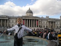 Лондон (London), Трафальгарская площадь (Trafálgar Square). Национальная галерея (the National Gallery) на заднем плане.