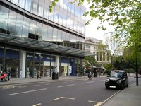 Лондон (London), Сити (the City of London). Деловая часть города, где почти нет туристов, а только банки, офисы и немного магазинов.