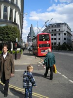 Лондон (London), Сити (the City of London). Идём по направлению к небоскрёбам.