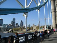Лондон (London), Тауэрский мост (Tower Bridge). Вид на Сити (the City of London).