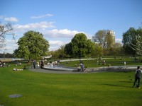 Лондон (London), Гайд-парк (Hyde Park). Искусственный круговой ручей в память о принцессе Диане.