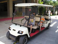 Гостинично-жилой комплекс Aloha Oceanfront Suite Resort. Зеркало в кепке 😊 и его младший брат.
