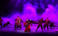 Романтическое шоу, акт № 2 «Леди Сиан» (冼夫人).