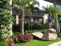 Гостинично-жилой комплекс Aloha Oceanfront Suite Resort (阿罗哈爱琴海景套房度假酒店). Китайский сад камней. 😊
