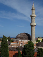 Мечеть Сулеймание (Süleymaniye camii) с уровня смотровой площадки Часовой башни (Πύργος ρολογιού) смотрится получше, не такой облезлой, как снизу.