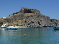 Это я в бухте святого Павла (κόλπος του Αγίου Παύλου) машу руками, пытаясь привлечь внимание фотографа.