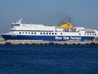 Тут мне, наконец, удалось разглядеть, что “Blue Star Ferries” в порту Родоса (Ρόδος) – это не 1 паром, а целая серия, а данный называется конкретнее, “Blue Star 2” (номер IMO: 9207584), и у него 9 палуб.