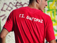 На соседнем поле играли 2 молодёжные команды, преимущественно различавшиеся цветом формы: в красней были футболисты родосского гимнастического клуба «Диагорас» (γυμναστικός σύλλογος «Διαγόρας», 1905).