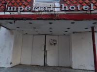 Даже если ты имперская гостиница (Imperial Hotel), это не спасёт тебя от запустения в городе Родос (Ρόδος).