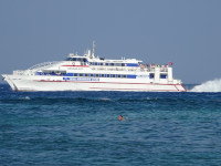 Пассажирское судно с забавным названием «Эгейский кот» (“Aegean Cat”; номер IMO: 8803692) чешет от Родоса (Ρόδος) в Турцию (Türkiye), скорее всего, в Мармарис (Marmaris).